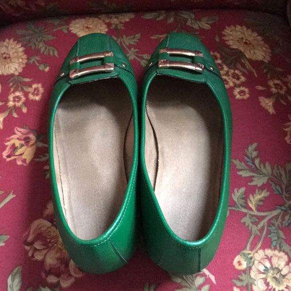 kelly green womens flats